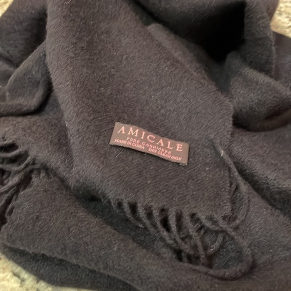 Amicale 100% Cashmere Scarf-Black - Picture 4 of 5